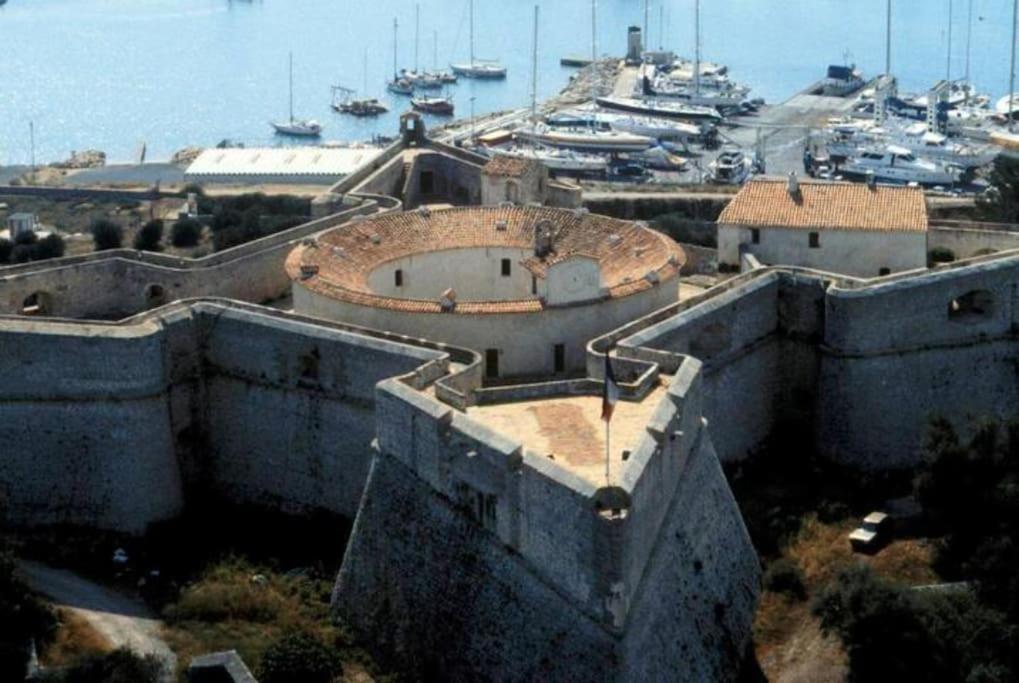 Le Petit Bateau - New Cosy/charming Studio/mezzanine For 3 - Ac/wifi Antibes