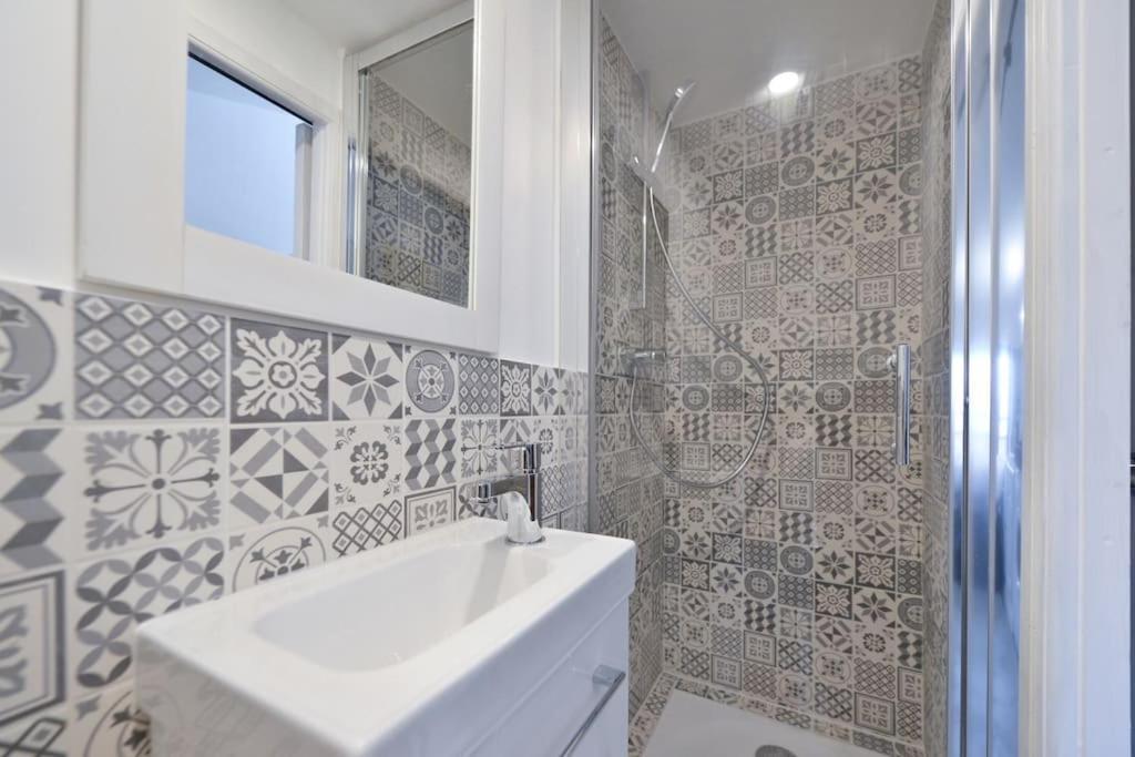 Le Petit Bateau - New Cosy/charming Studio/mezzanine For 3 - Ac/wifi Antibes
